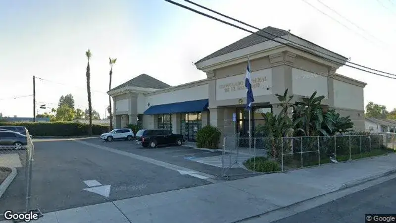 Fachada del Consulado General de El Salvador en Fresno, California